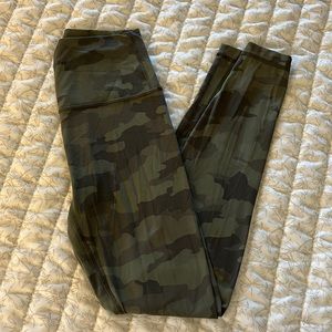 Lululemon size 6 Align pant 28”